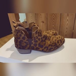Perrier Dumas boots leopard print size 6.5 bootie